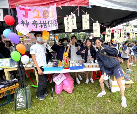 112-1校慶園遊會 (54).jpg