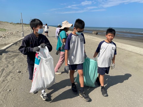 112-1國中部服務學習 (45).jpg