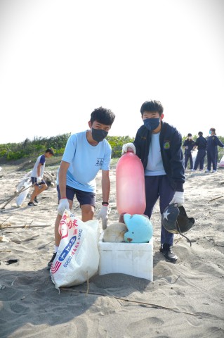 112-1國中部服務學習 (40).jpg