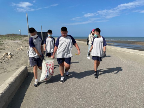 112-1國中部服務學習 (44).jpg