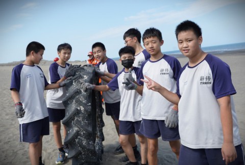 112-1國中部服務學習 (26).jpg