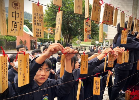 112-1高三學測祈福掛牌奉茶 (40).jpg