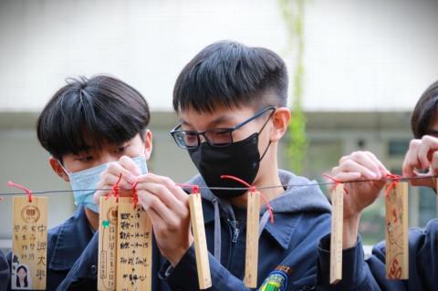 112-1高三學測祈福掛牌奉茶 (41).jpg