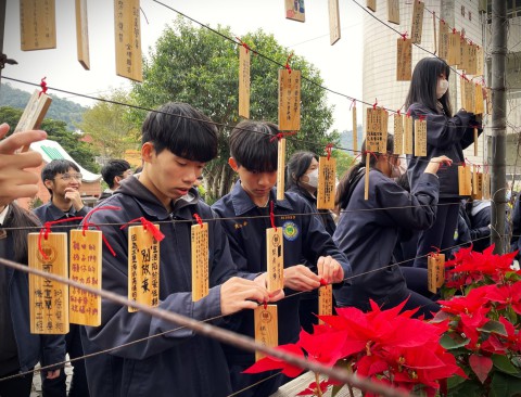 112-1高三學測祈福掛牌奉茶 (47).jpg