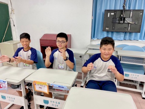 LINE_ALBUM_辭修中學第六天早上班_240809_30.jpg
